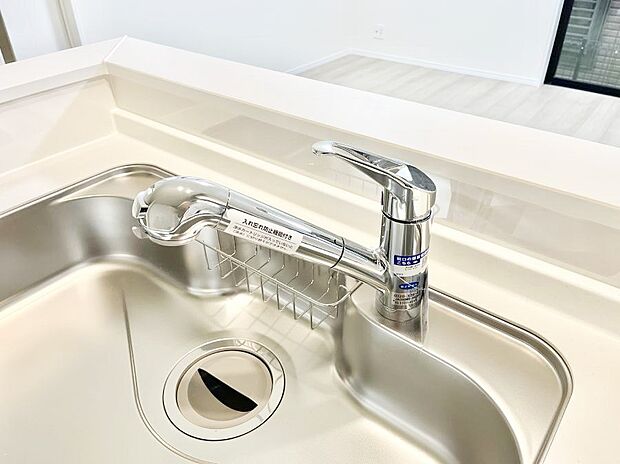 いつでも清潔なおいしいお水を。一つの水栓で水道水と浄水を使い分け。