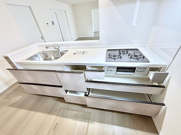 使いやすさを優先したスライド式収納タイプ!