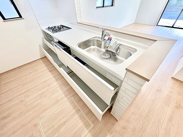 使いやすさを優先したスライド式収納タイプ!