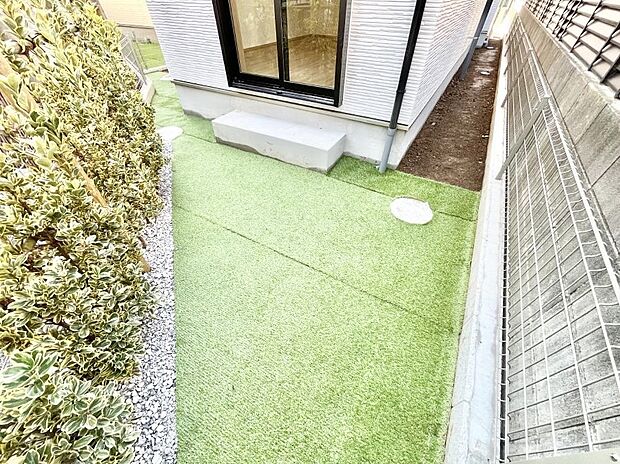 季節のお花を植えて彩りをプラス!