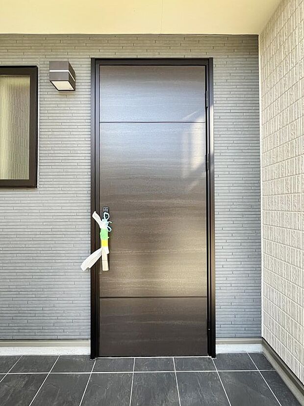 大切な家族、来客を出迎える玄関。