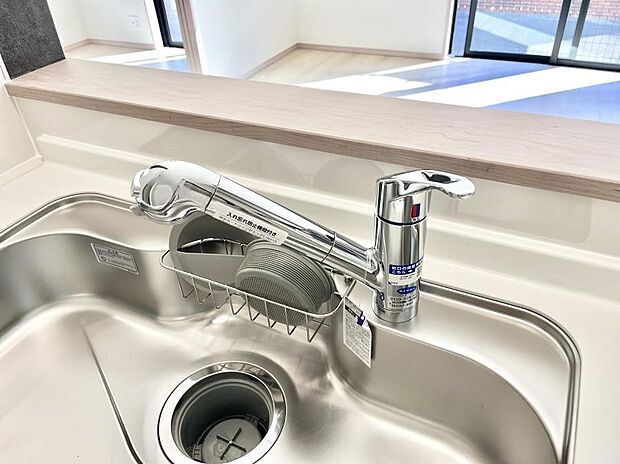 いつでも清潔なおいしいお水を。一つの水栓で水道水と浄水を使い分け。