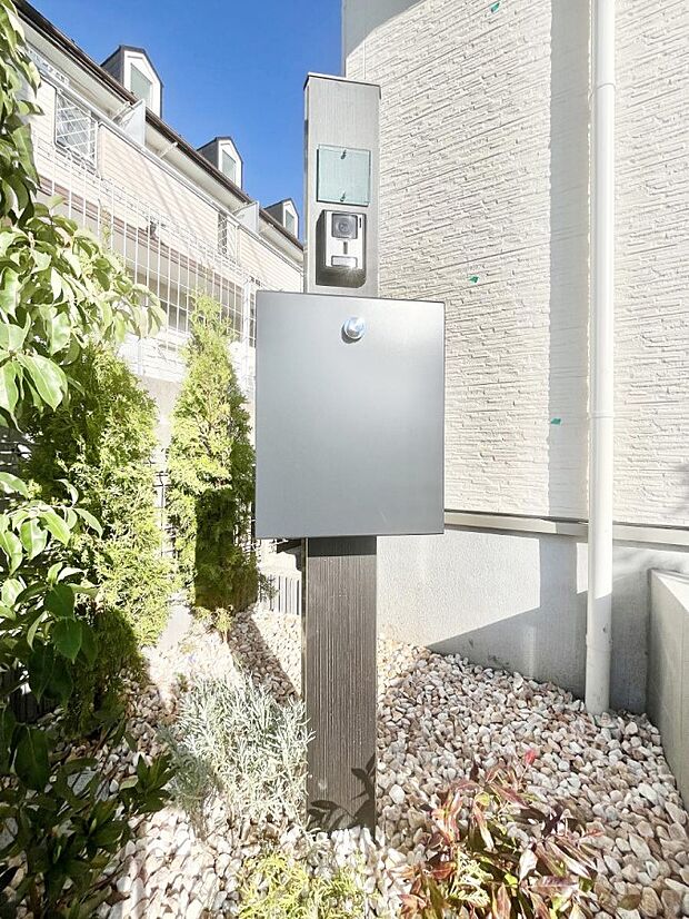 シンプルデザインのポスト。