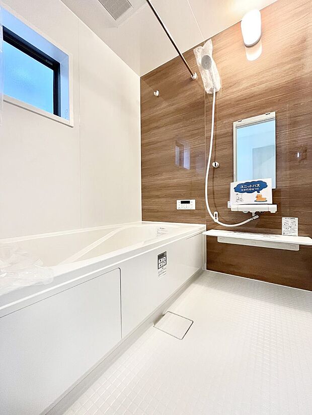 落ち着いた雰囲気でゆっくりお寛ぎいただけるバスルーム