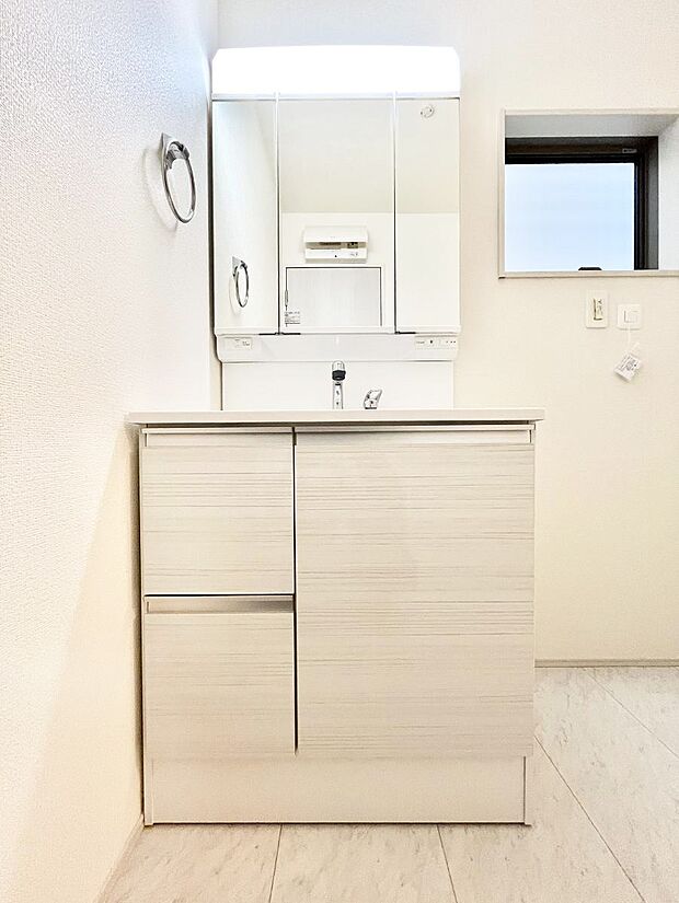 収納力と機能性に優れた洗面化粧台