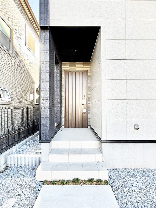 大切な家族、来客を出迎える玄関。