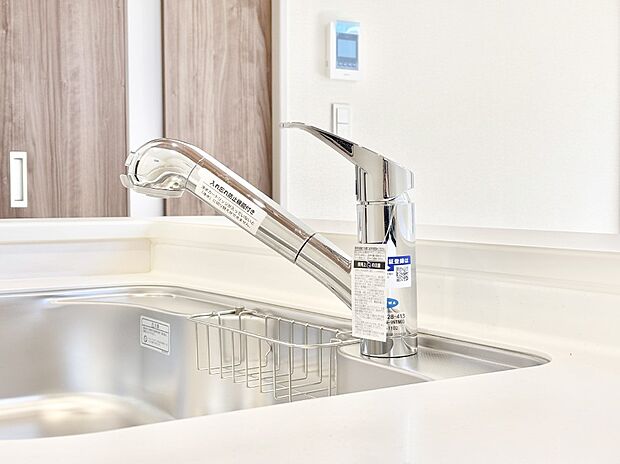 いつでも清潔なおいしいお水を。一つの水栓で水道水と浄水を使い分け。