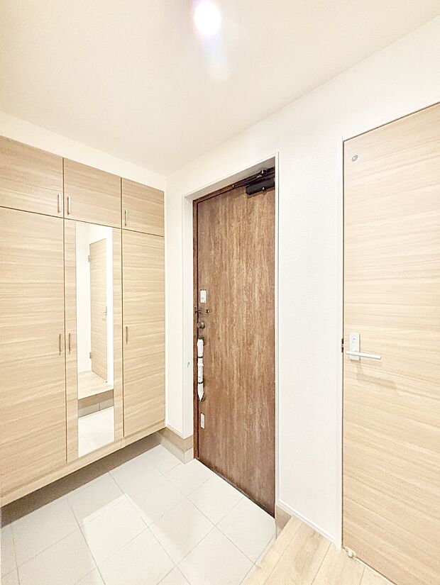 家族の帰宅やお客様をあたたかく迎える玄関