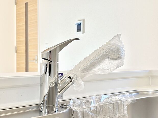 いつでも清潔なおいしいお水を。一つの水栓で水道水と浄水を使い分け。