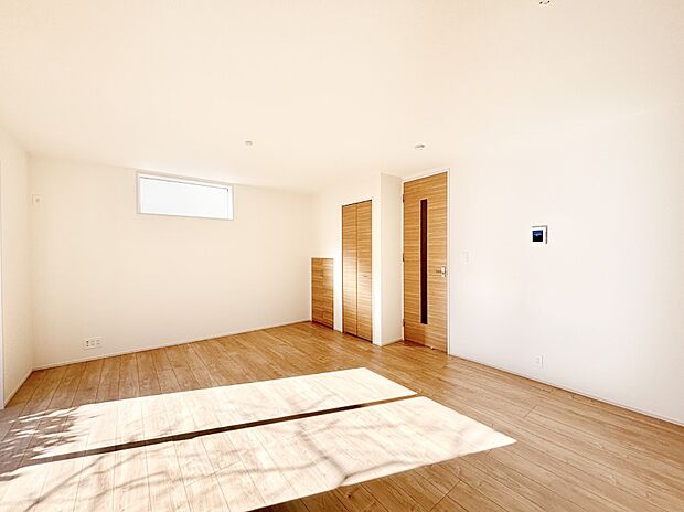 家族の笑顔が自然と生まれてくる、そんな雰囲気のダイニングに仕上がっています。