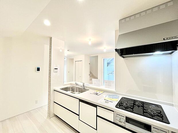 料理をしながらでもご家族との会話を楽しめる対面キッチン