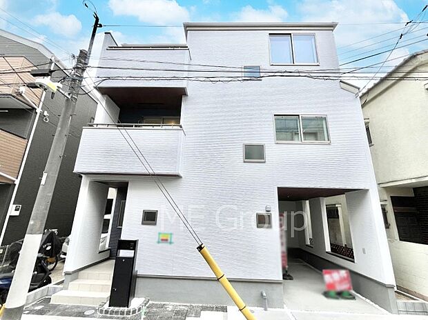 洗練された外観、上質な住空間が広がる室内は永く安心して過ごせる住居です。 