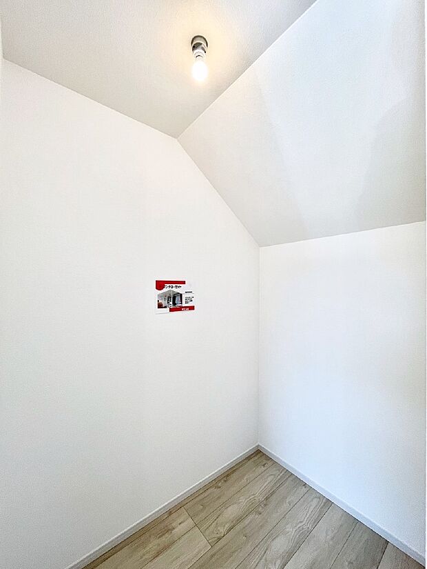 ウォークインクローゼット付きで生活空間を広く利用できます。