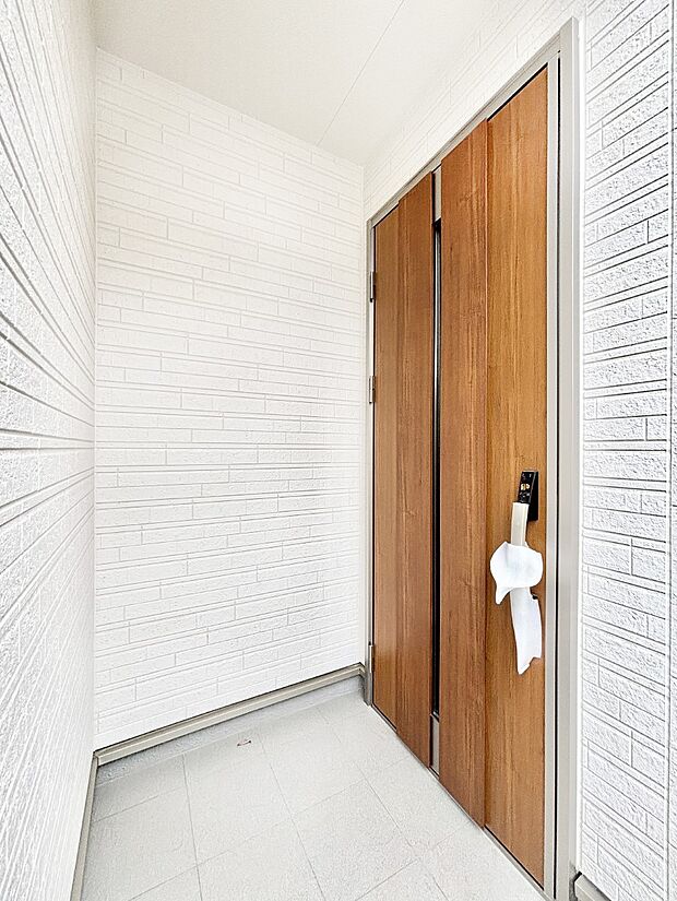 大切な家族、来客を出迎える玄関。