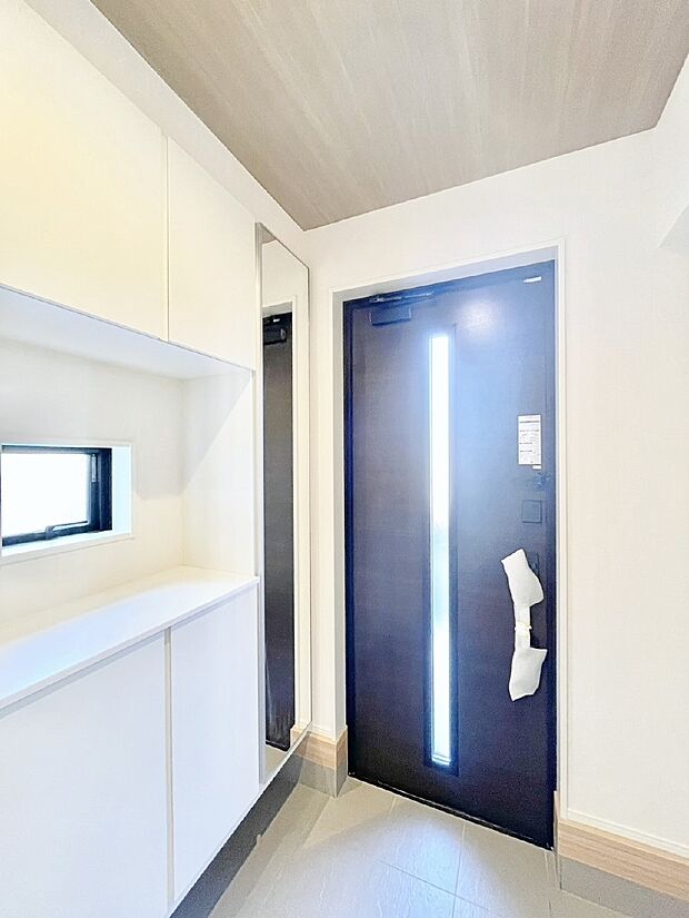 飾り棚を利用して、お越しいただくお客様をおもてなしできます。