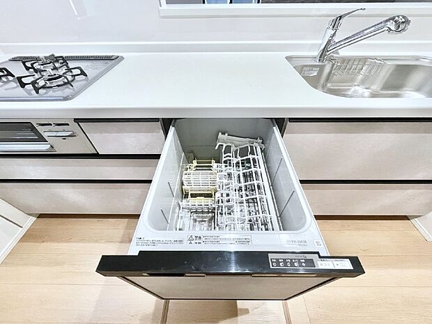 面倒なお片づけは食洗機にお任せ！家事の負担が減って、時間にも気持ちにもゆとりができます。