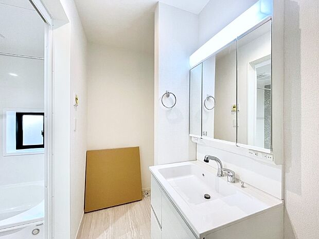 清潔感のある快適空間です。毎日の身支度も気持ち良くお使い頂けます。