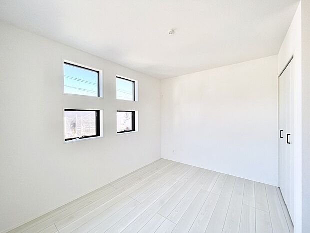 使いやすい形でベットや家具の置き方にも困ることもありません。 