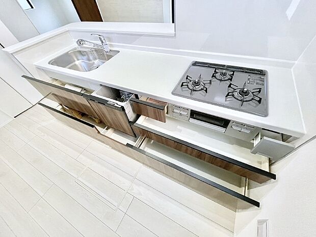 使いやすさを優先したスライド式収納タイプ！