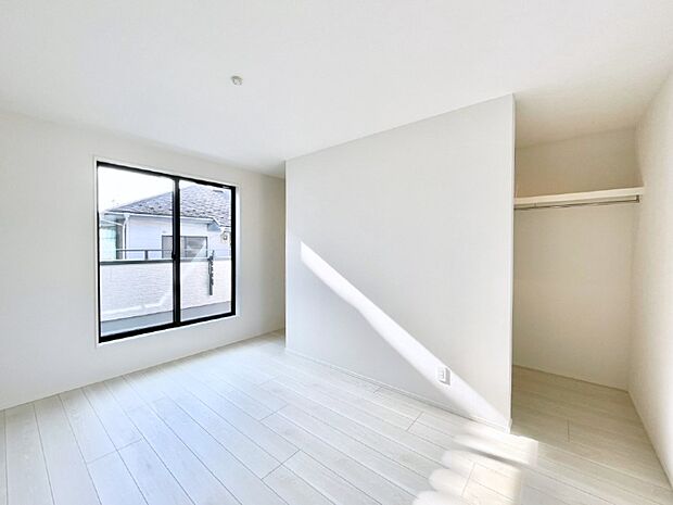 ウォークインクローゼットがあるお部屋!季節ごとの入れ替えも不要で便利です。