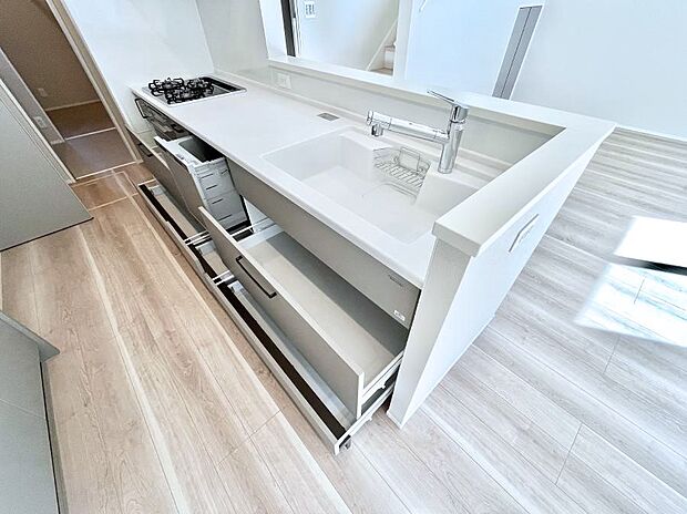 使いやすさを優先したスライド式収納タイプ!