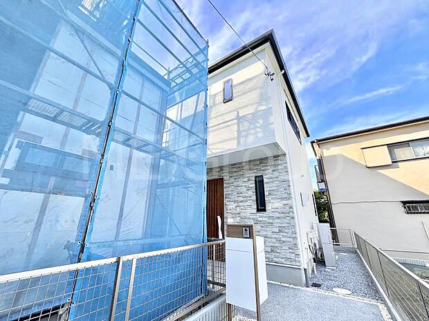 シンプルで落ち着きのある建物は住むかたの個性でオリジナルなものになっていきます。