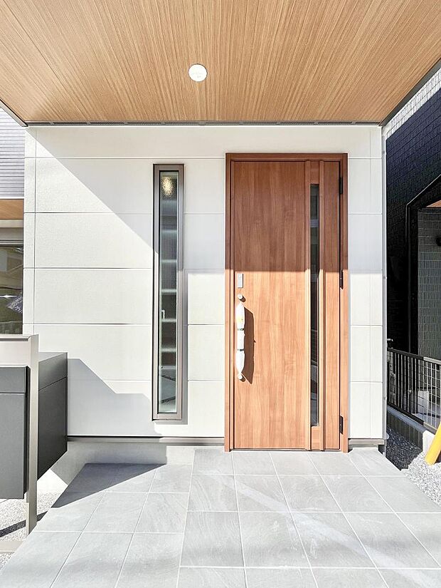 大切な家族、来客を出迎える玄関。