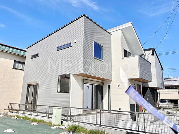 シンプルで落ち着きのある建物は住むかたの個性でオリジナルなものになっていきます。 