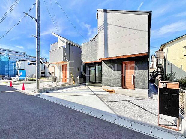 シンプルで落ち着きのある建物は住むかたの個性でオリジナルなものになっていきます。 