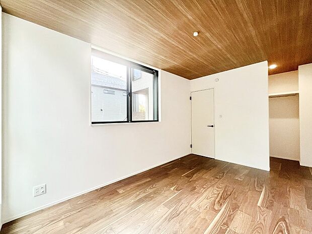 使いやすい形でベットや家具の置き方にも困ることもありません。   