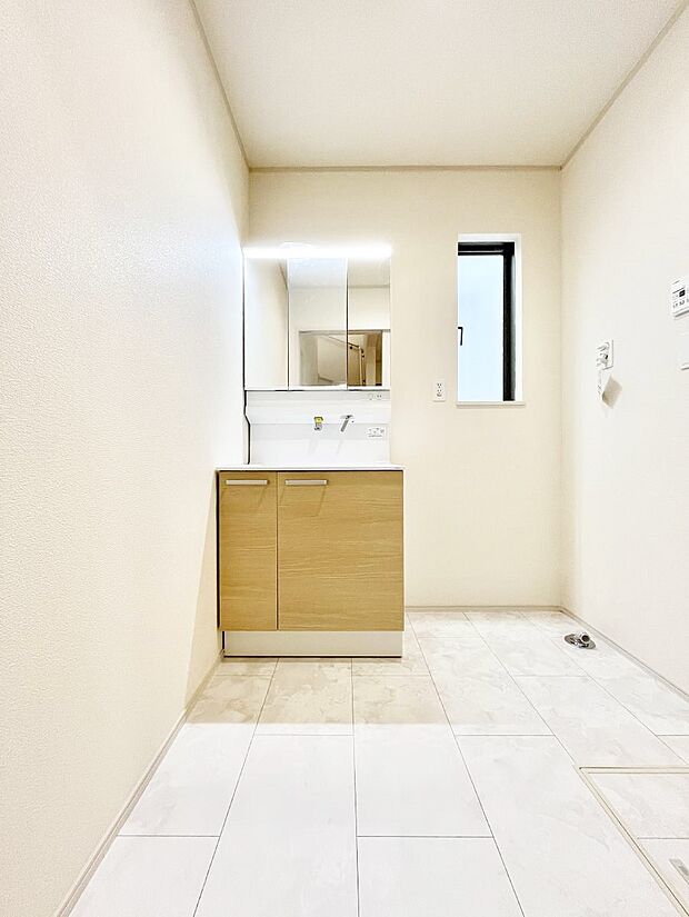 収納力と機能性に優れた洗面化粧台