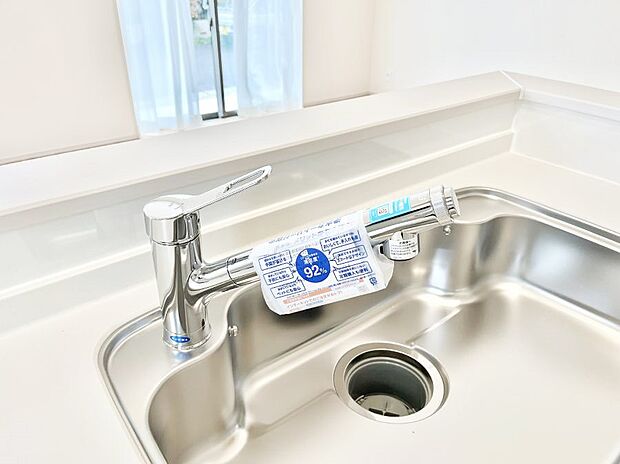 いつでも清潔なおいしいお水を。一つの水栓で水道水と浄水を使い分け。