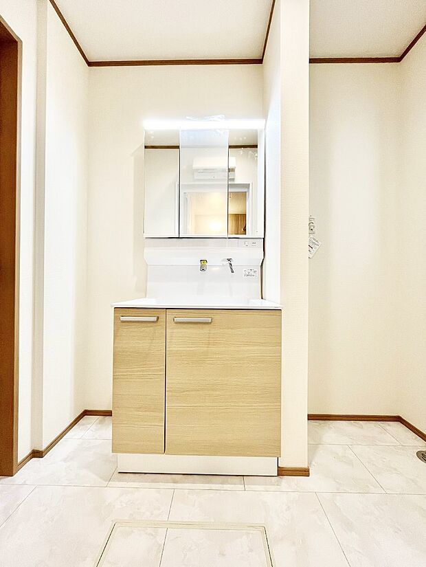 収納力と機能性に優れた洗面化粧台