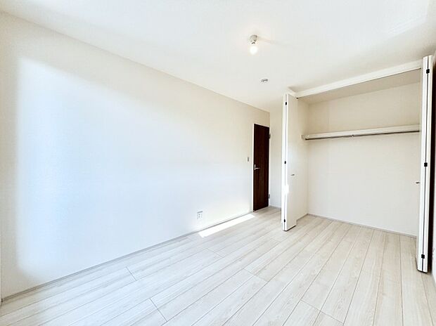 子供部屋にもおすすめな収納スペースたっぷりの居室