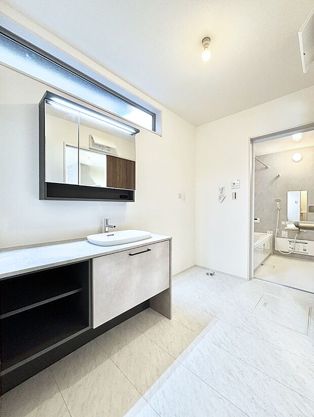 清潔感のある快適空間です。毎日の身支度も気持ち良くお使い頂けます。