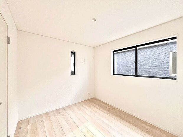 2面採光で気持ちよく自然光が取り入れられるのでお子様のお部屋にもピッタリ