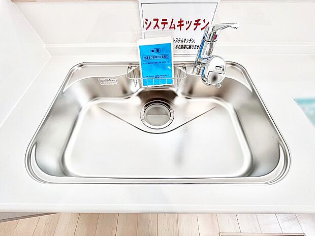 広々としたシンクでお料理やお皿洗いもラクラク快適に！