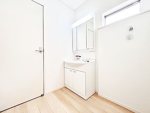 ゆとりの洗面スペースで朝の身支度もラクラク