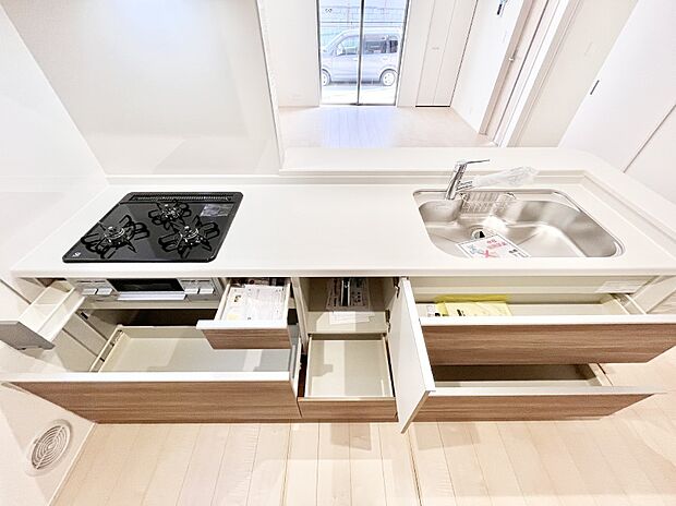 使いやすさを優先したスライド式収納タイプ!