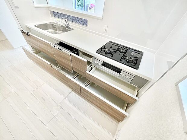 使いやすさを優先したスライド式収納タイプ!