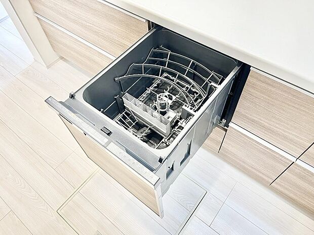 面倒なお片づけは食洗機にお任せ！家事の負担が減って、時間にも気持ちにもゆとりができます。