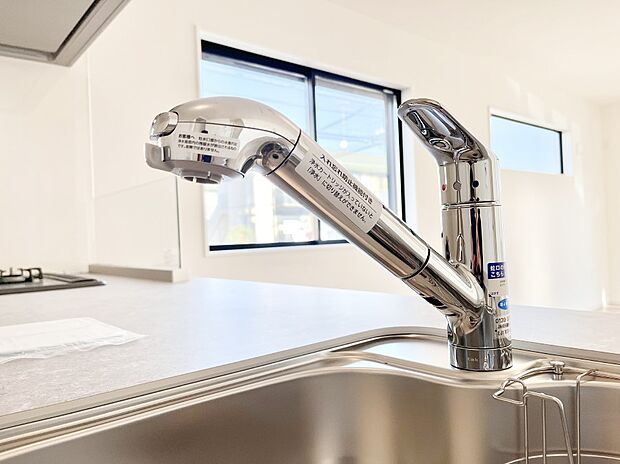 いつでも清潔なおいしいお水を。一つの水栓で水道水と浄水を使い分け。