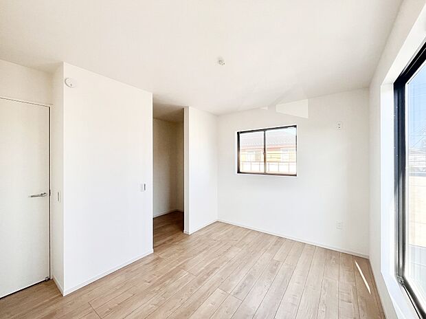 ウォークインクローゼットがあるお部屋!季節ごとの入れ替えも不要で便利です。