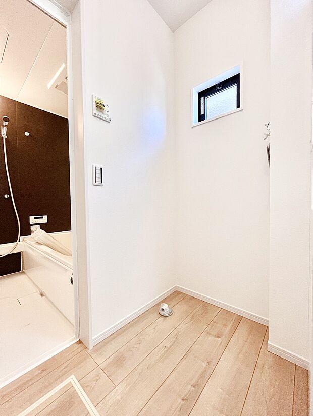 広々とゆとりのあるランドリースペース。