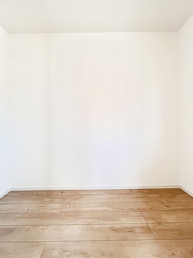 ウォークインクローゼット付きで生活空間を広く利用できます。