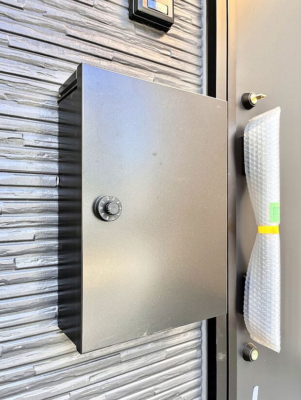 シンプルデザインのポスト。