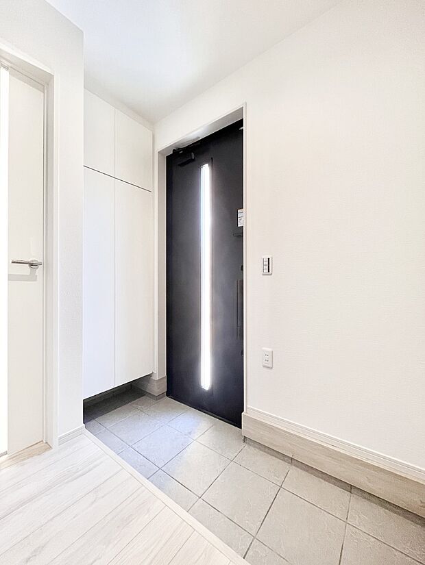 家族の帰宅やお客様をあたたかく迎える玄関  