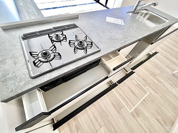 使いやすさを優先したスライド式収納タイプ！