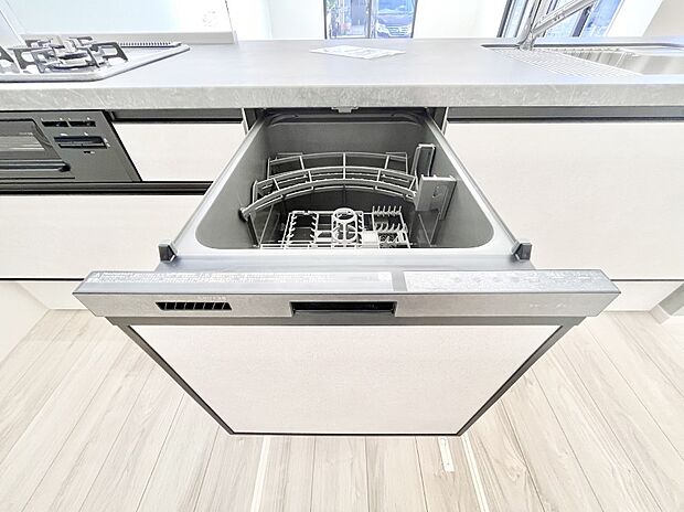 面倒なお片づけは食洗機にお任せ！家事の負担が減って、時間にも気持ちにもゆとりができます。