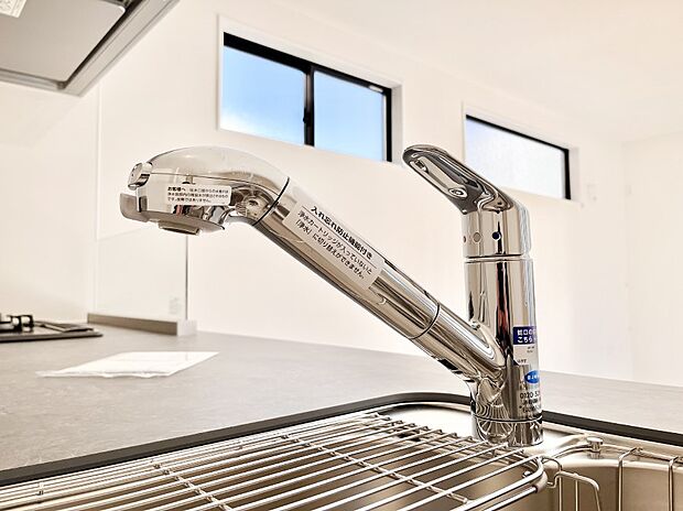 いつでも清潔なおいしいお水を。一つの水栓で水道水と浄水を使い分け。